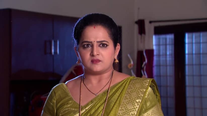 Gita tactically convinces Ram to let her continue tailoring- Gundamma Katha