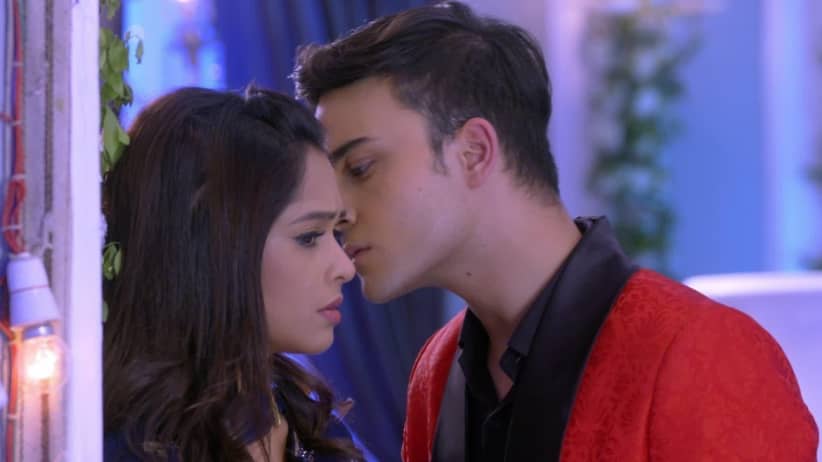 Vikram makes an important announcement-Kumkum Bhagya