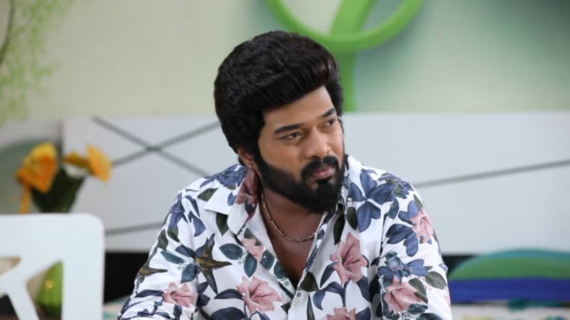 Prabhakar tricks Arun - Sembaruthi