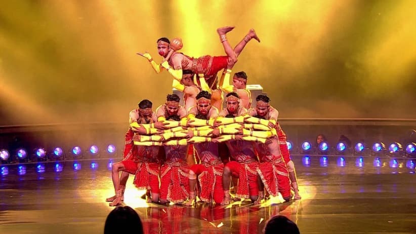 Ravi Dubey and Nia Sharma Join the Show - Dance India Dance - Battle of Champions
