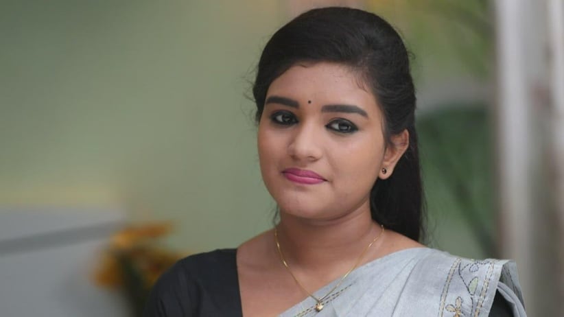 Adithya leaves for London - Sembaruthi
