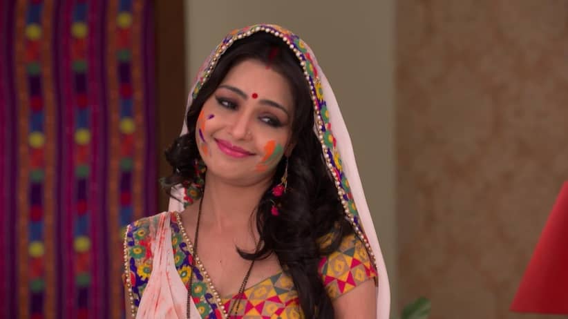Modern Colony celebrates Holi - Bhabi Ji Ghar Par Hai