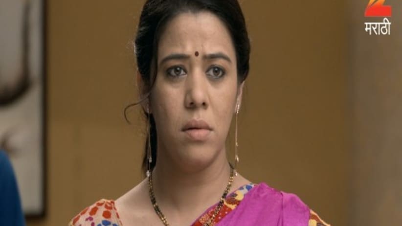 Radhika Feels Upset Beacuse of Gurunath - Mazhya Navryachi Bayko