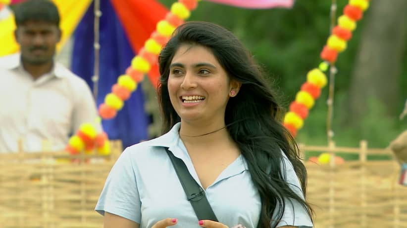 Girls Step up for the Kayakave Kailasa Task