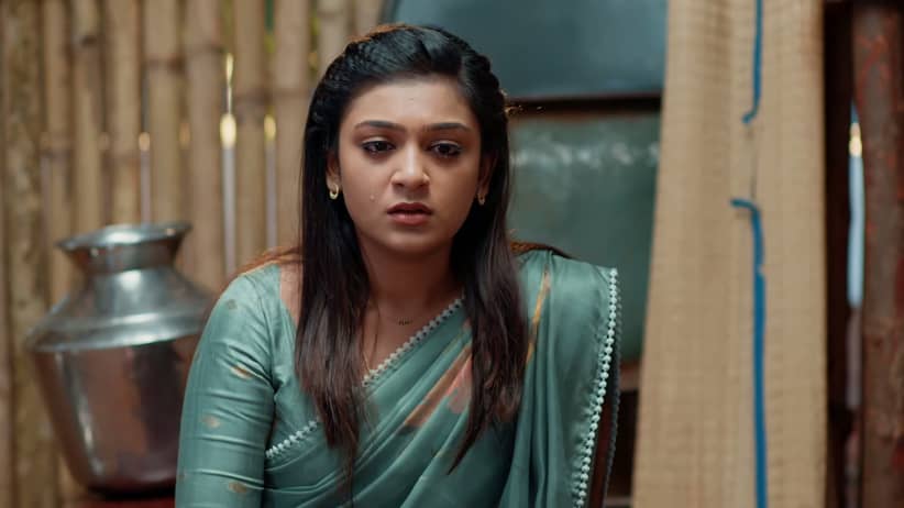 Vijayashanthi Refuses to Take Krishnamraju's Help