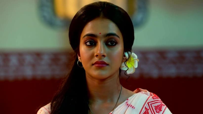 Gouri’s Song Draws Ishan to the Temple