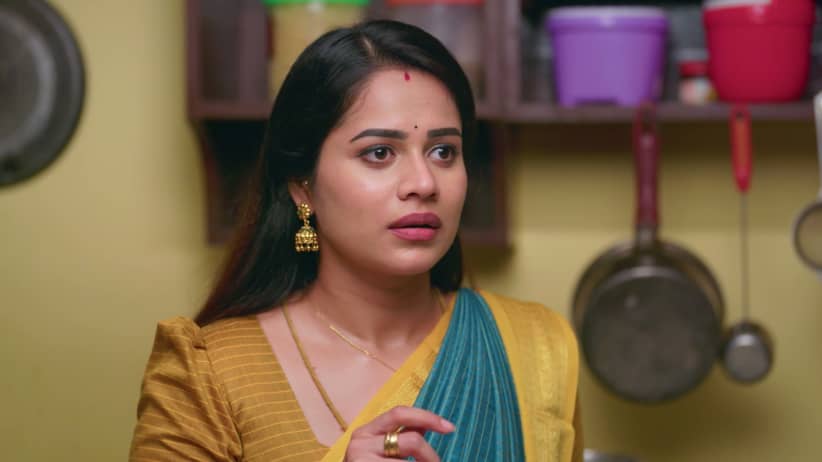 Meenakshi's Words Scare Devi