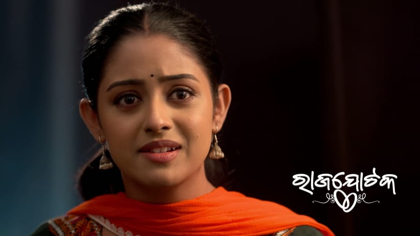 Pari Helps Rishi Prepare the Drama Set