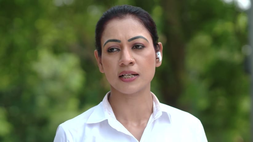 Rohini Fakes an Ankle Injury