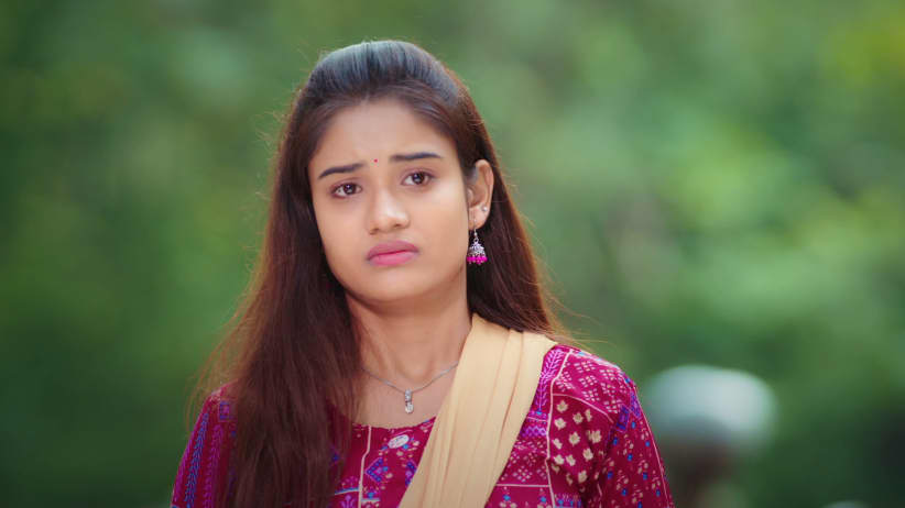Radhika Panics as Kimaya Flees