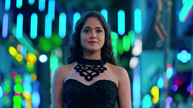 Nisha Spots Jagadhatri at the Club