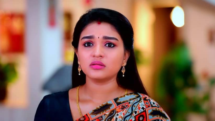 Parvathy is Surprised to see Bhuvaneshwari