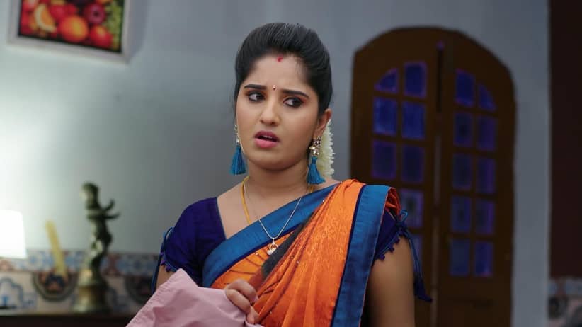 Divya Confuses Chandrika and Prasad