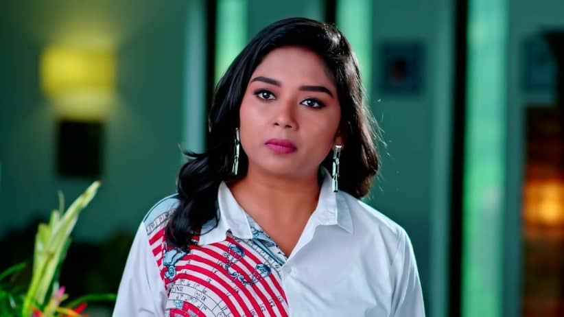 Raghuram Sees Ramalakshmi’s Magazine