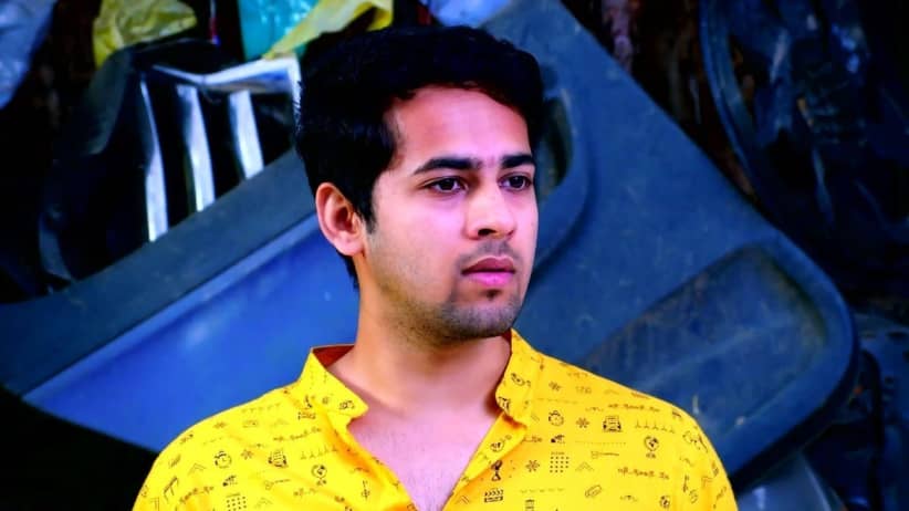 Karthik's Romantic Gesture Amazes Sathya