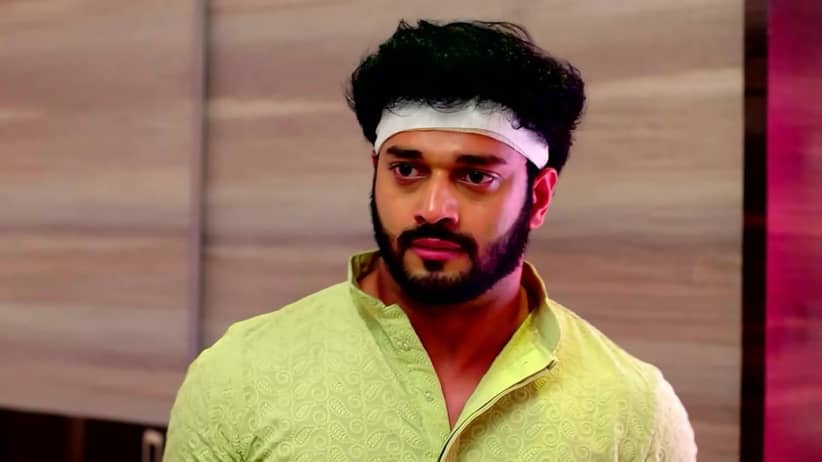 Radhika Apologises to Amar