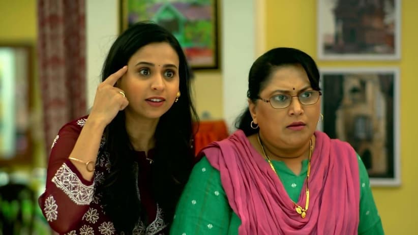 Sarita and Ankita's Spat about Cleaning the House