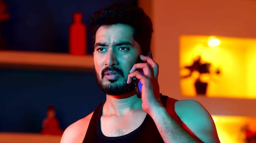 Karthik Asks Radhika about His Missing Wallet