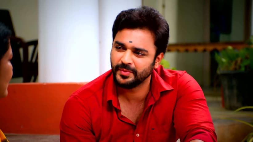 Arasi Takes Oviya Back