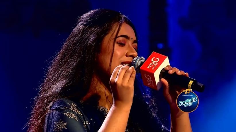 Amritha and Gaayathri Sing ‘Maleyam’