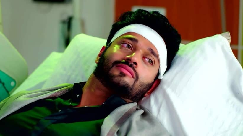 Amar Receives Radhika’s Wedding Card