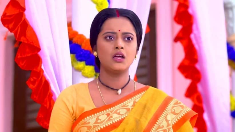 Pakhi Follows Goddess Lakshmi's Owl | Ranga Bou