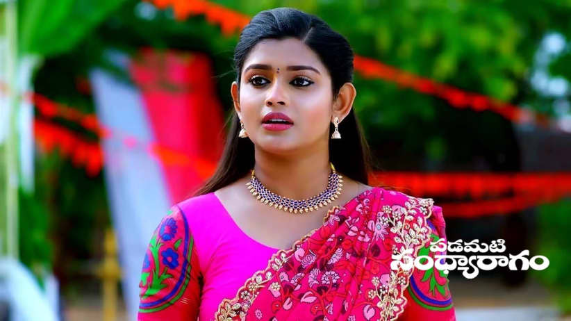 Srinu Helps Aadhya Ring the Temple Bell