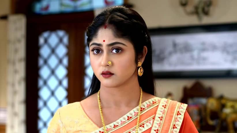 Apu Ties the Keys to Abala's Saree