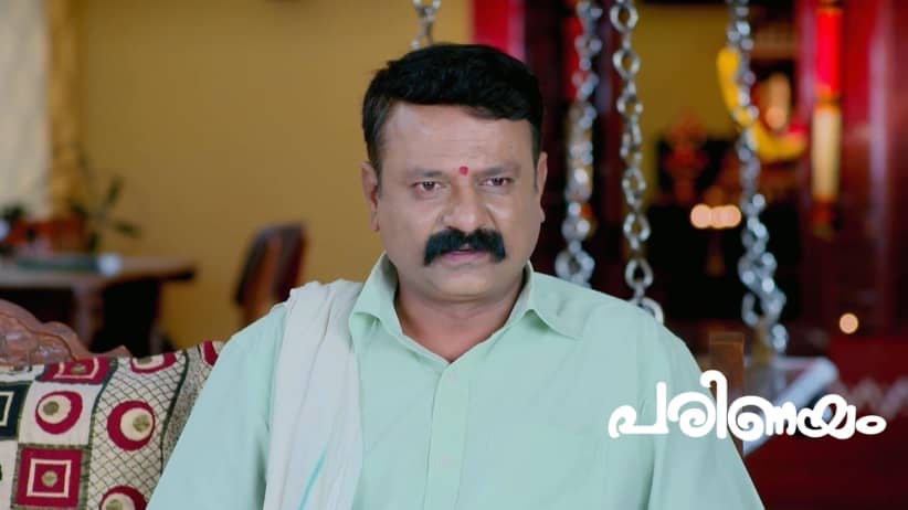 Sharika Apologises to Suhasini