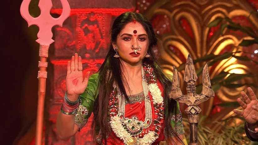 Everyone Grooves to Darshan's Song