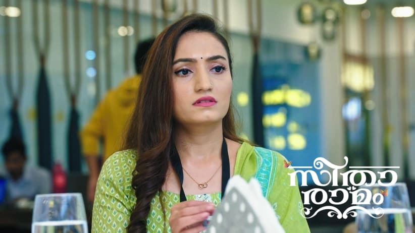 Seetha Gives Sihi’s Drawing to Sriram