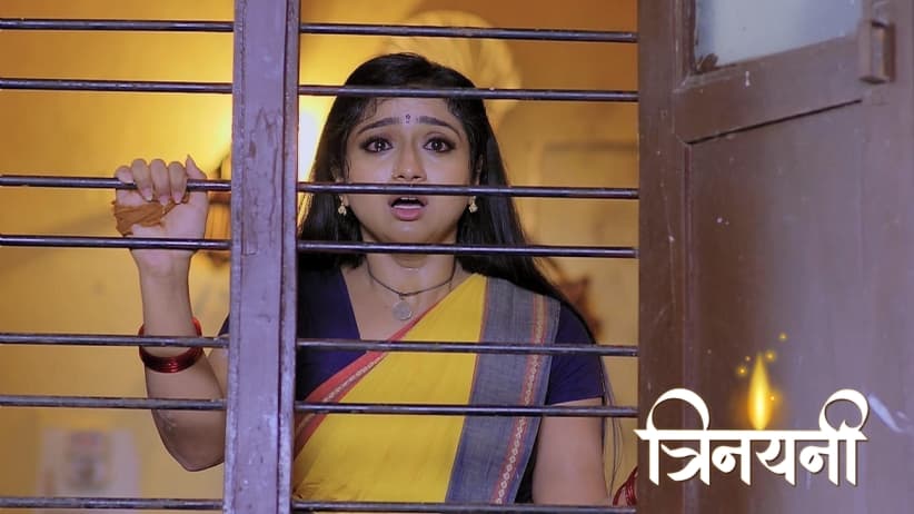 Shyamala Locks Trinayani in the Room