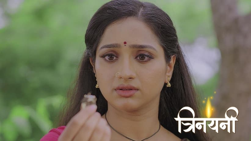 Tilottama Breaks Gayatri's Photo