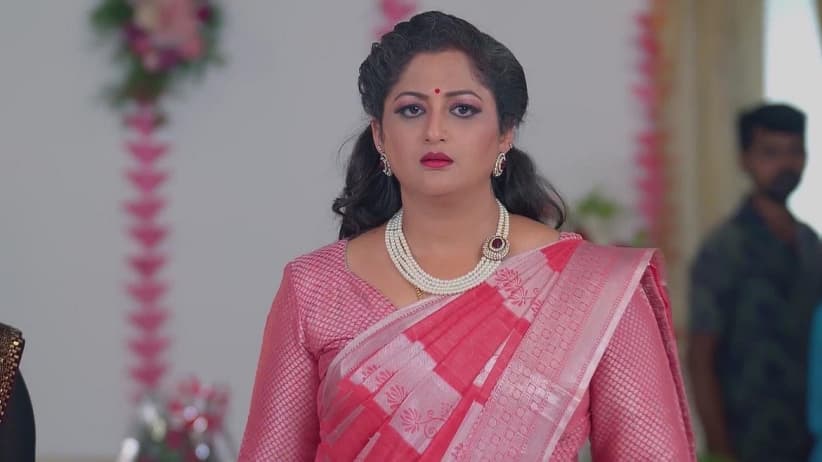 Madhumitha Waits to Apologise to Goutham