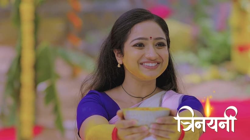 Gayatri Applies Turmeric to Trinayani