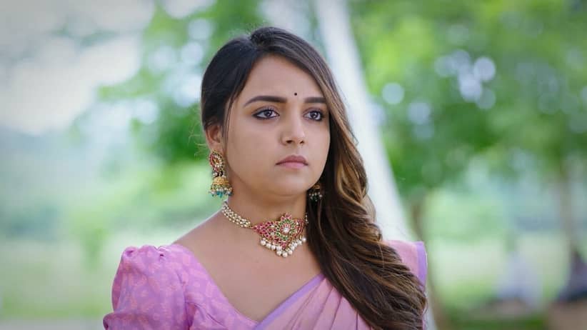 Parvathi Gives CPR to Shivanna