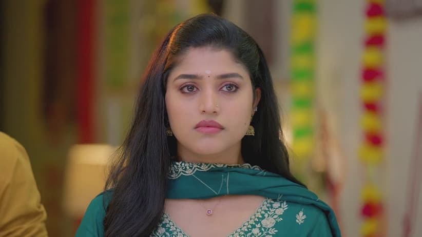 Vedhanayagi Stops Valli from Speaking to Rathinavel