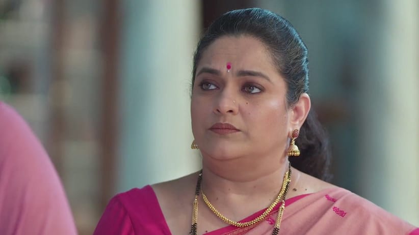 Manjiri Scolds Maya Over the Saree - Tula Japnar Aahe