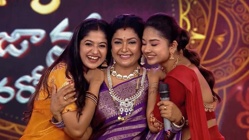 Padamati Sandhya Ragam lo Janaki Puttina roju veduka