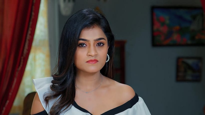 Annapoorneshwari Blackmails Saraswathi