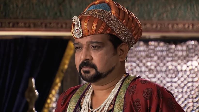 Salima informs Jalal about the 'hakim's murder - Jodha Akbar