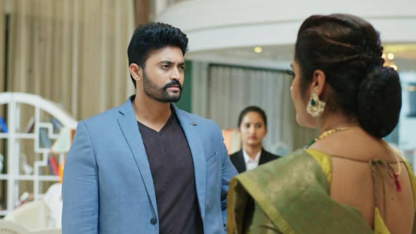 Rahul Tends to Saraswati's Injury