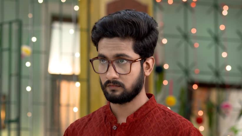 Urmi Rectifies Satyaki's Mistake