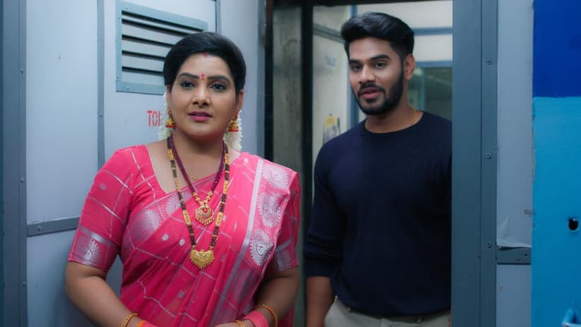 Pavani and Akhil Meet Vasundhara