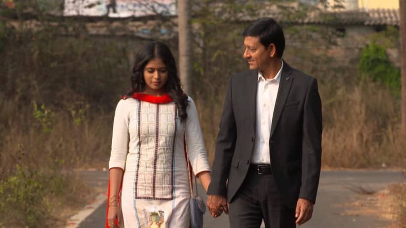 Viraj saves Nandini - Kemiti Kahibi Kaha