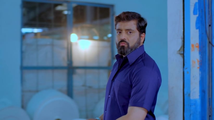 Aryavardhan dresses up as a factory worker - Jothe Jotheyali