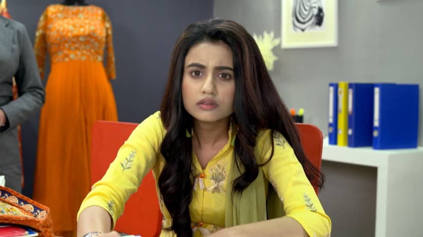 Radhika's first day in the office - Ki Kore Bolbo Tomay