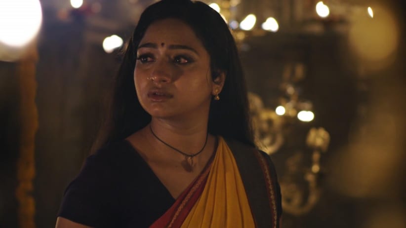 Trinayani sings at the temple - Trinayani