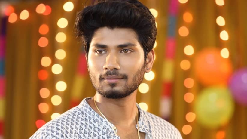 Abhi daydreams about Sanjeev - Rettai Roja
