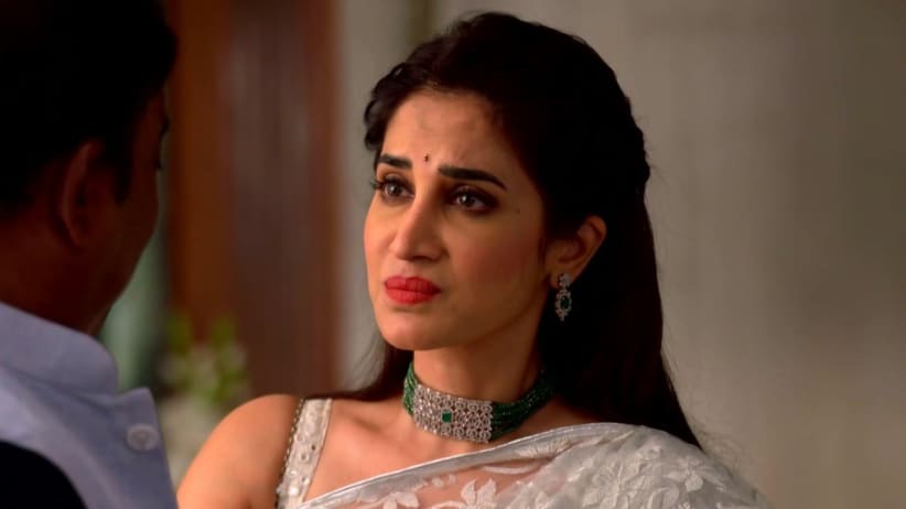 Revati accepts Shivani's challenge - Kaay Ghadla Tya Ratri?